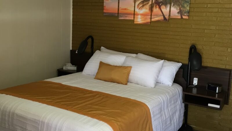 Backyard Lodge Motel - Beloit, KS