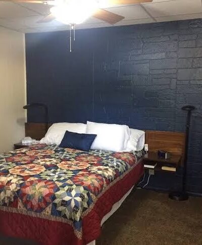 Backyard Lodge Motel - Beloit, KS