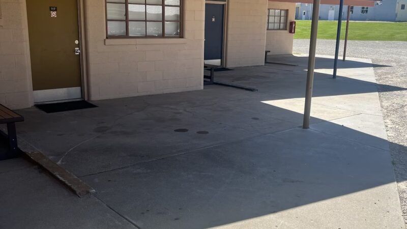 Backyard Lodge Motel - Beloit, KS