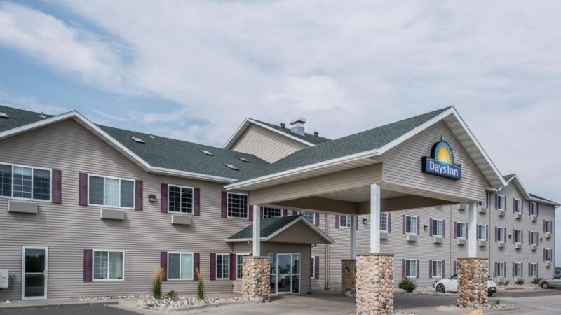 Days Inn Hotel & Governors' Waterpark, RV Park & Fitness Center - Casselton, ND