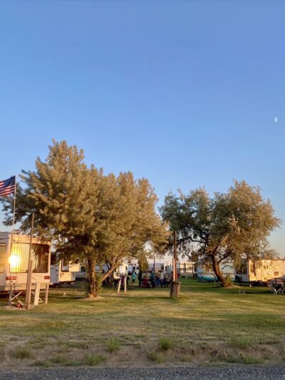 Lakeside Motel & RV Park - Christmas Valley, OR