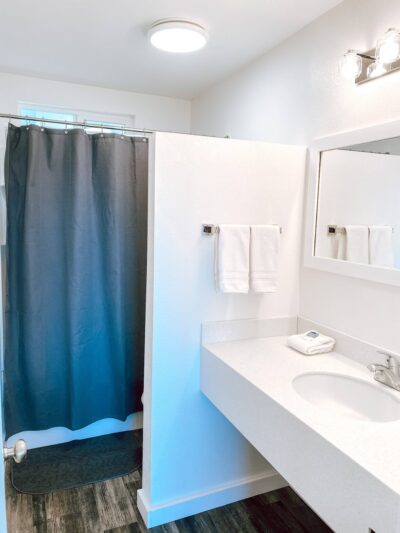 Lakeside Motel & RV Park - Christmas Valley, OR