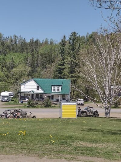 Diamond Peaks Motel and Store - Colebrook, NH