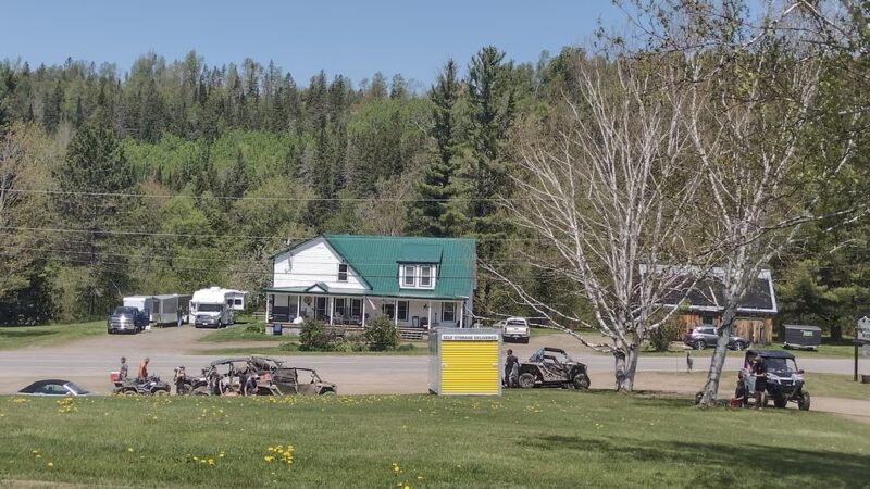 Diamond Peaks Motel and Store - Colebrook, NH