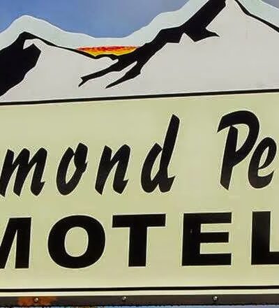 Diamond Peaks Motel and Store - Colebrook, NH
