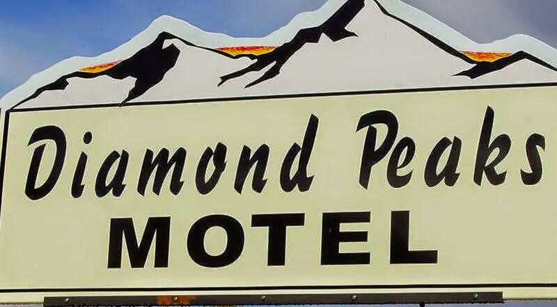 Diamond Peaks Motel and Store - Colebrook, NH
