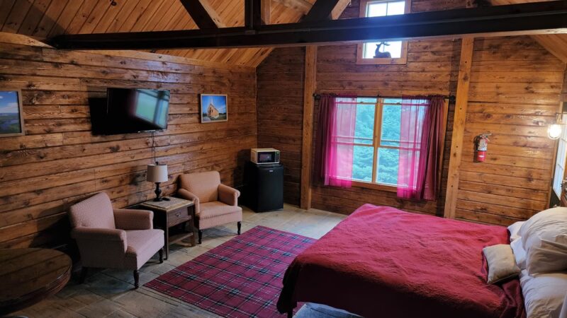 Flagpole View Cabins - Columbia Falls, ME