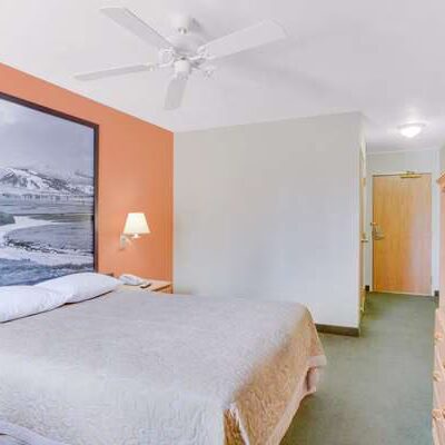 Super 8 by Wyndham Cooke City Yellowstone Park Area - Cooke City, MT