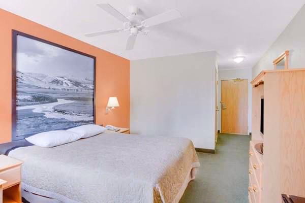 Super 8 by Wyndham Cooke City Yellowstone Park Area - Cooke City, MT