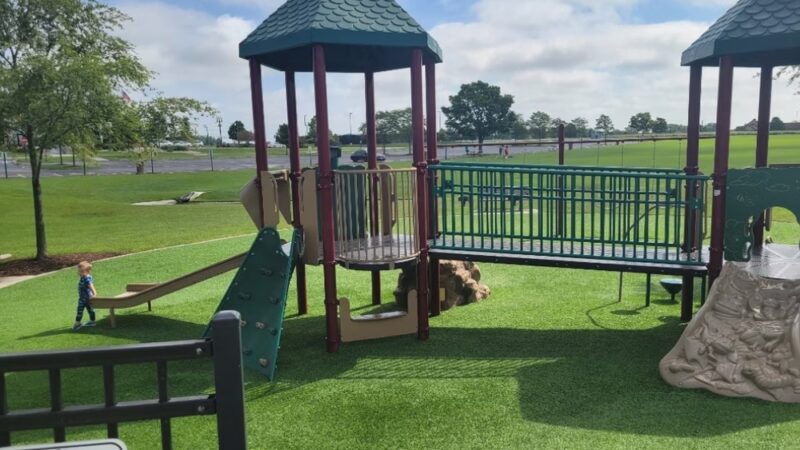 Playground Area & Splash Pad - Crest Hill, IL