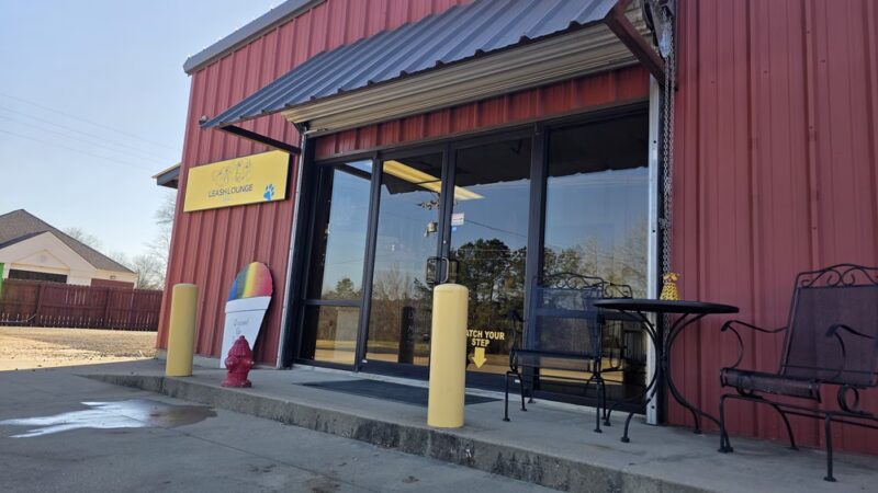 Leash Lounge Coffee Co. - Diana, TX