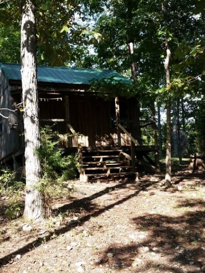 Robert's Redneck Retreat - Doniphan, MO