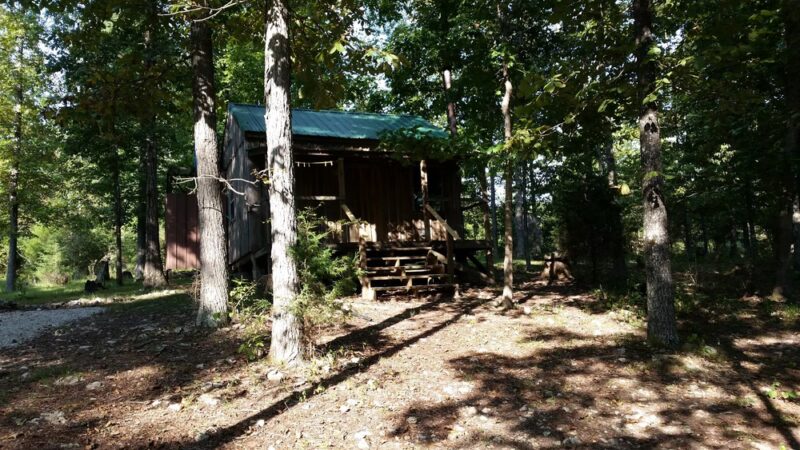 Robert's Redneck Retreat - Doniphan, MO