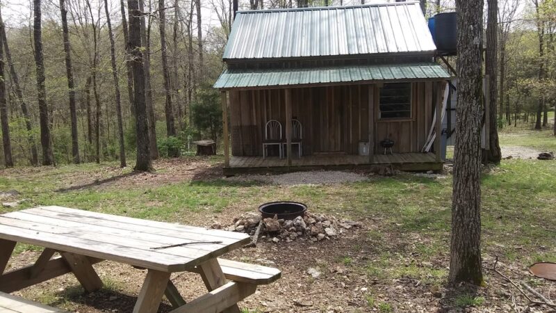Robert's Redneck Retreat - Doniphan, MO