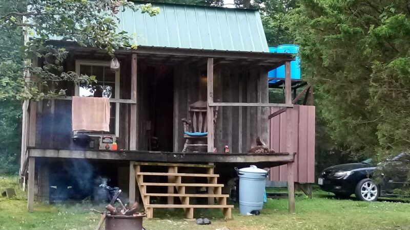Robert's Redneck Retreat - Doniphan, MO