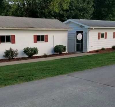 May's Kennel - Duncansville, PA