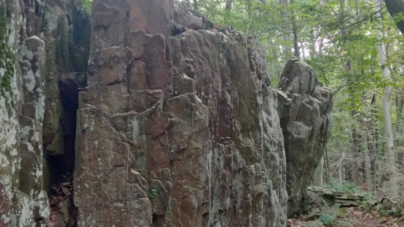 Bluff Head from New Haven Rd Mattabassett Trail - Durham, CT