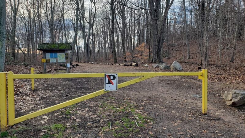 Miller's Pond State Park (Parking Lot) - Durham, CT