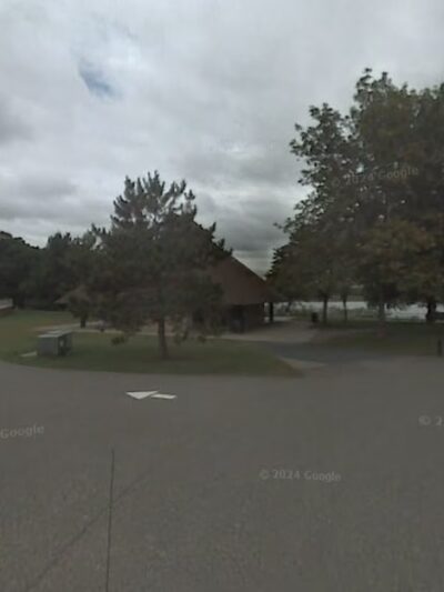 Round Lake Park Building - Eden Prairie, MN