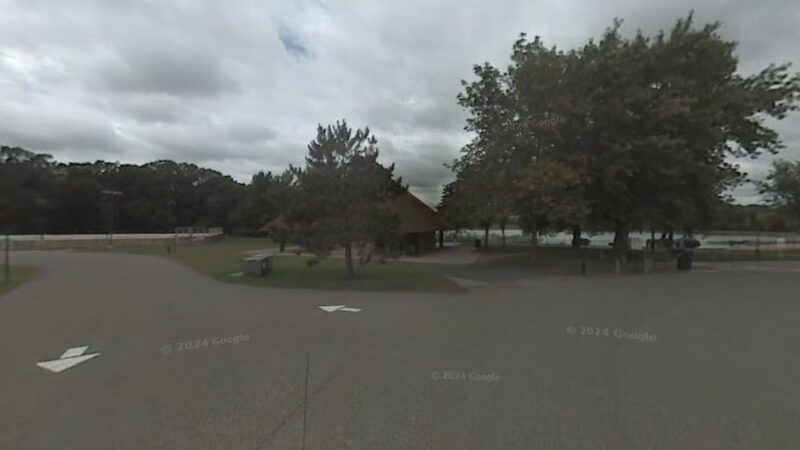Round Lake Park Building - Eden Prairie, MN