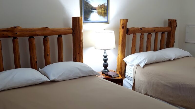 Riverside Motel - Eminence, MO