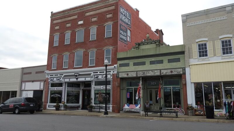 Emporia Shopping Center - Emporia, VA