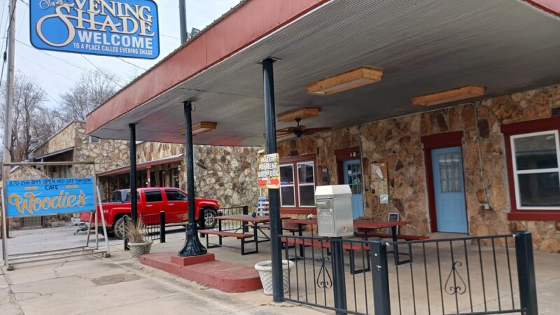 Woodie's Main Street Cafe - Evening Shade, AR