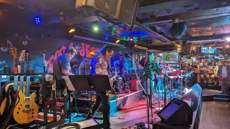 Tom N Jerry's - Folsom, PA