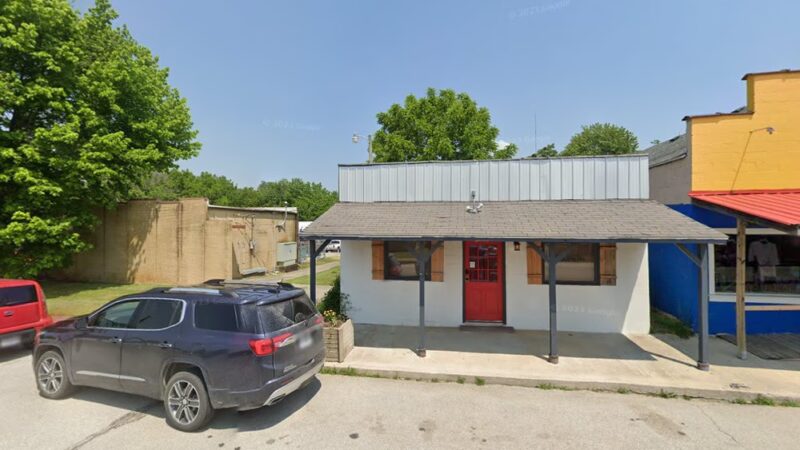 Black Dog Inn - Fordland, MO
