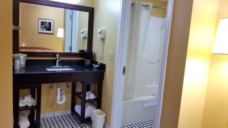 Dew Drop Inn - Forks, WA