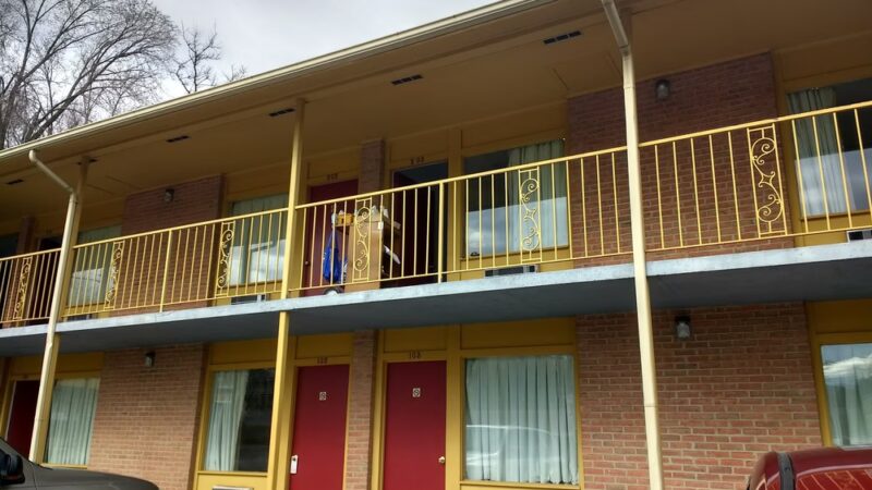 Royal Inn Motel - Front Royal, VA