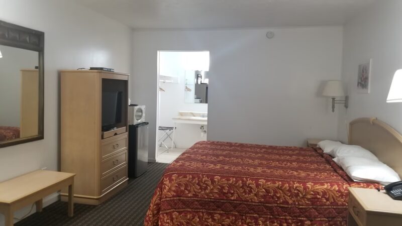 Royal Inn Motel - Front Royal, VA