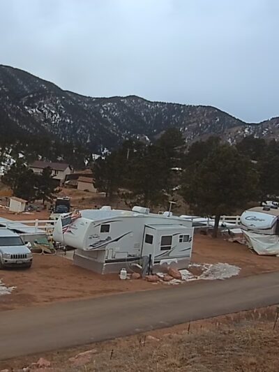 Rocky Top Motel & Campground - Green Mountain Falls, CO