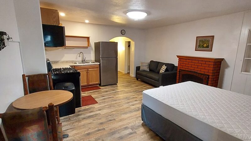 Rocky Top Motel & Campground - Green Mountain Falls, CO