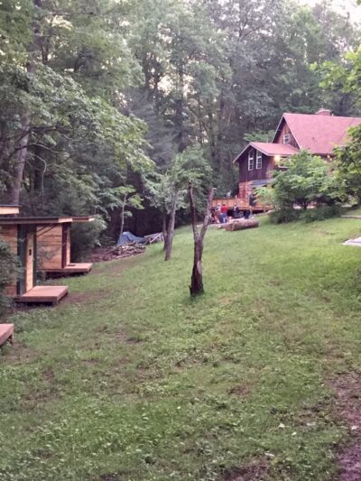 Boots Off Hostel & Campground - Hampton, TN
