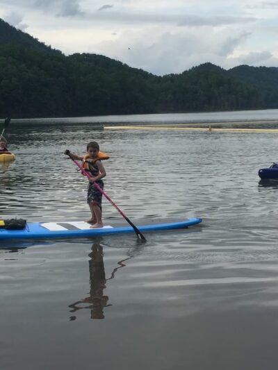 Boots Off Hostel & Campground - Hampton, TN
