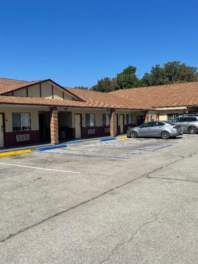 Village Inn - Hardy, AR