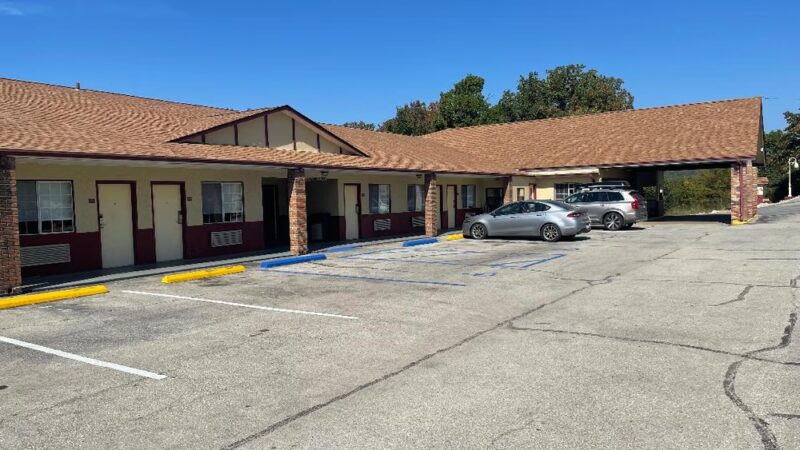 Village Inn - Hardy, AR