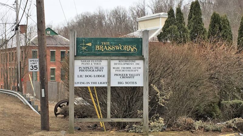 Lil Dog Lodge - Haydenville, MA