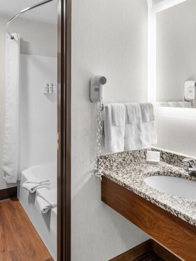 EverSpring Inn & Suites - Hill City, SD