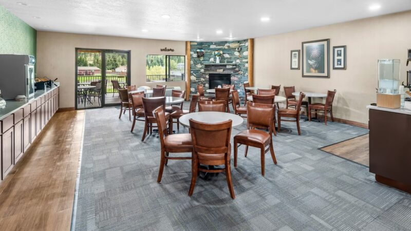 EverSpring Inn & Suites - Hill City, SD