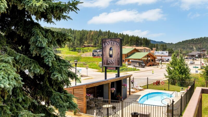 Lantern Inn - Hill City, SD