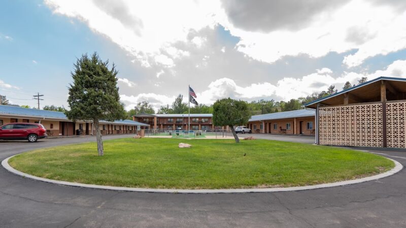 Hot Springs Hills Inn - Hot Springs, SD
