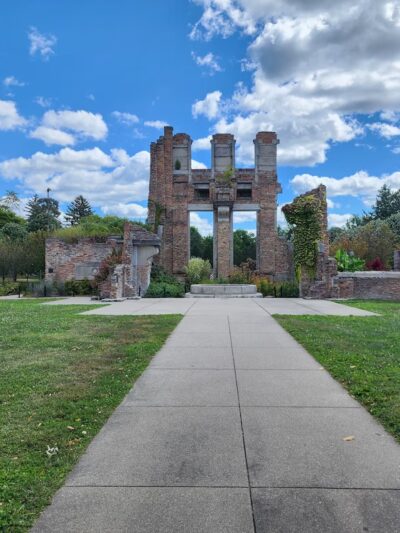 Holliday Park Nature Center - Indianapolis, IN