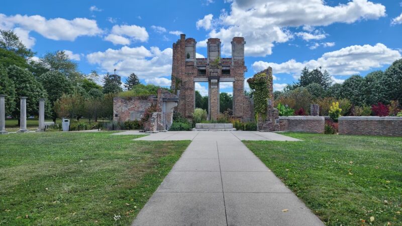 Holliday Park Nature Center - Indianapolis, IN