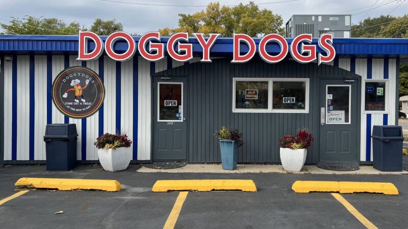 DOGGY DOGS - Joliet, IL