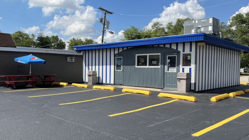 DOGGY DOGS - Joliet, IL