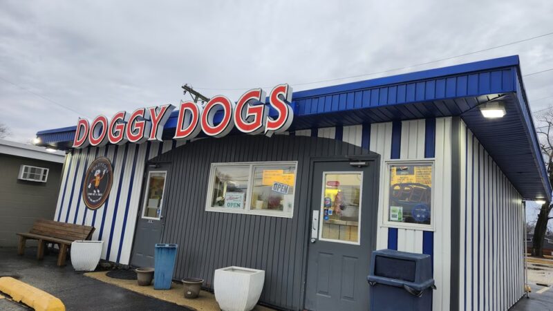 DOGGY DOGS - Joliet, IL