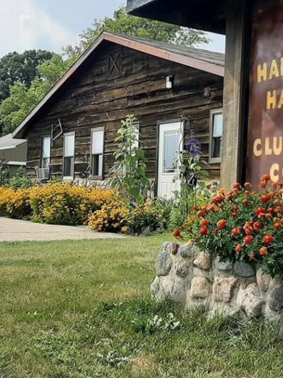 Happy Tails Hangout L.L.C. - Juneau, WI