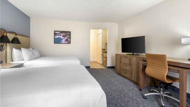 Best Western Plus A Wayfarer's Inn and Suites - Kingman, AZ